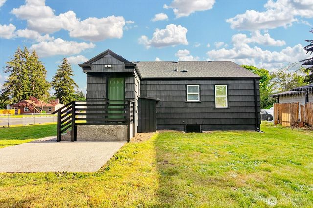 853 117th Street S, Tacoma, WA 98444