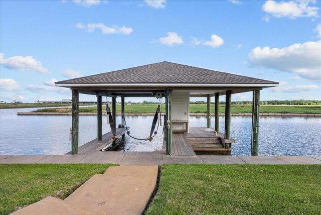 211 Tuna Run Road, Freeport, TX 77541