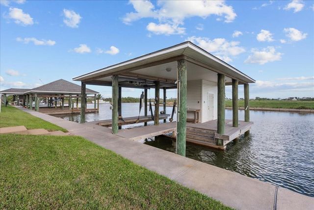 211 Tuna Run Road, Freeport, TX 77541