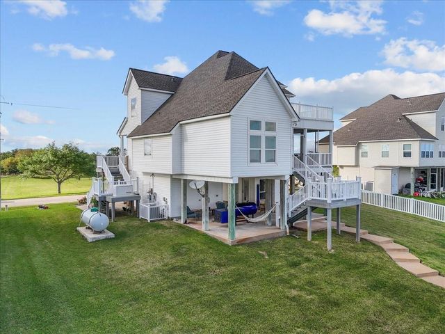 211 Tuna Run Road, Freeport, TX 77541