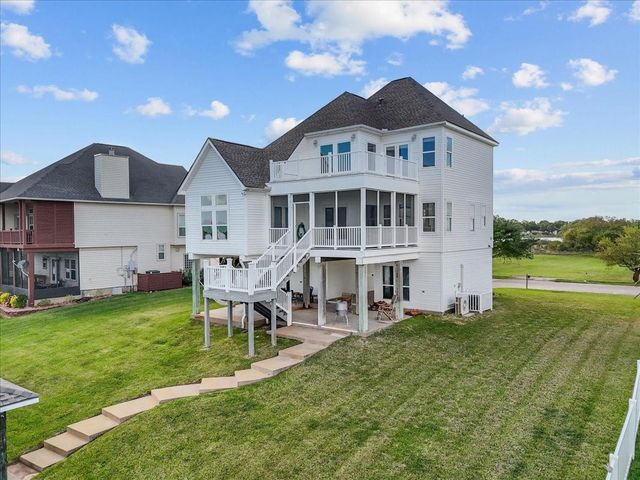 211 Tuna Run Road, Freeport, TX 77541