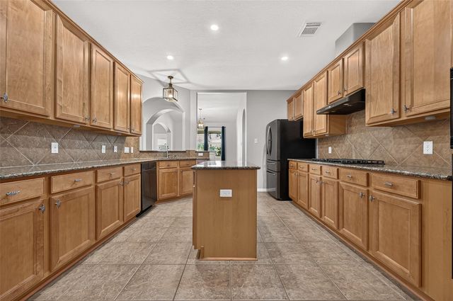 405 Wickford Court, Galveston, TX 77573
