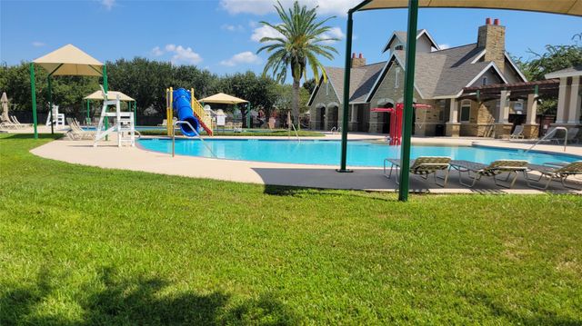 405 Wickford Court, Galveston, TX 77573