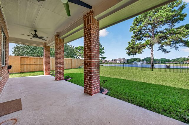 405 Wickford Court, Galveston, TX 77573