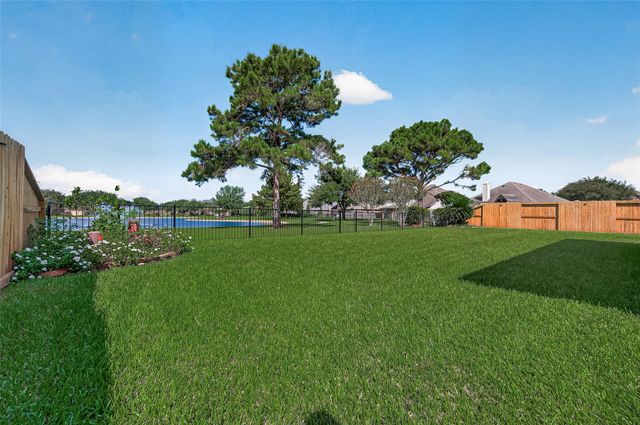 405 Wickford Court, Galveston, TX 77573
