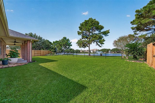 405 Wickford Court, Galveston, TX 77573