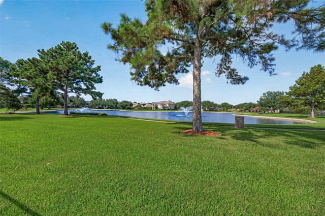 405 Wickford Court, Galveston, TX 77573