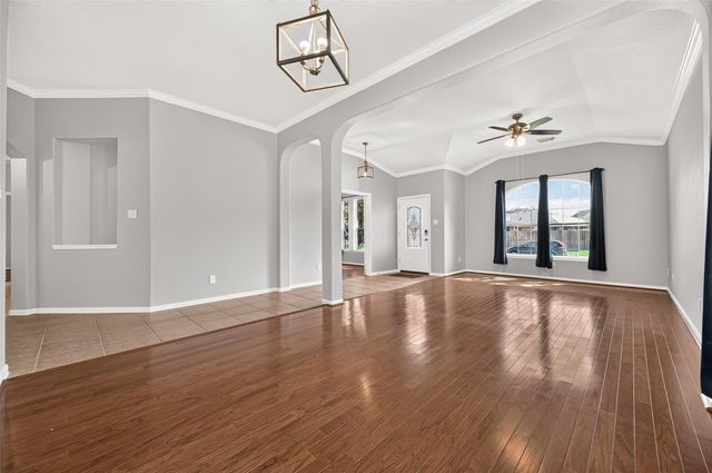 405 Wickford Court, Galveston, TX 77573