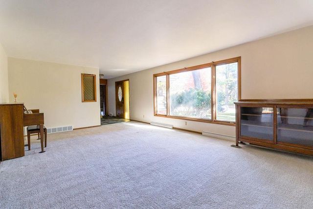 1913 N OUTAGAMIE STREET, Appleton, WI 54914