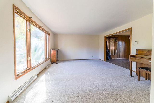 1913 N OUTAGAMIE STREET, Appleton, WI 54914