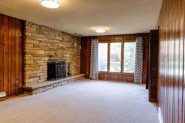 1913 N OUTAGAMIE STREET, Appleton, WI 54914