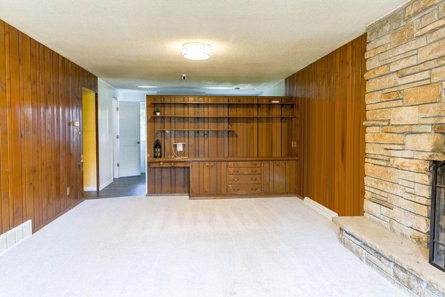 1913 N OUTAGAMIE STREET, Appleton, WI 54914