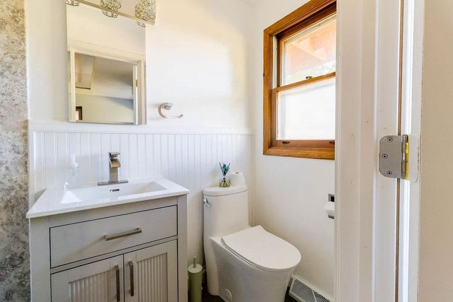 1913 N OUTAGAMIE STREET, Appleton, WI 54914