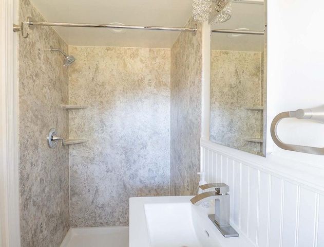 1913 N OUTAGAMIE STREET, Appleton, WI 54914