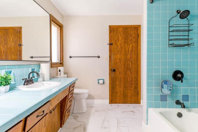 1913 N OUTAGAMIE STREET, Appleton, WI 54914