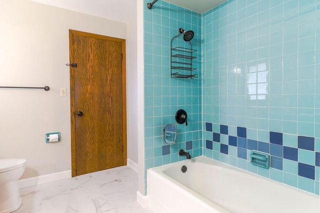 1913 N OUTAGAMIE STREET, Appleton, WI 54914