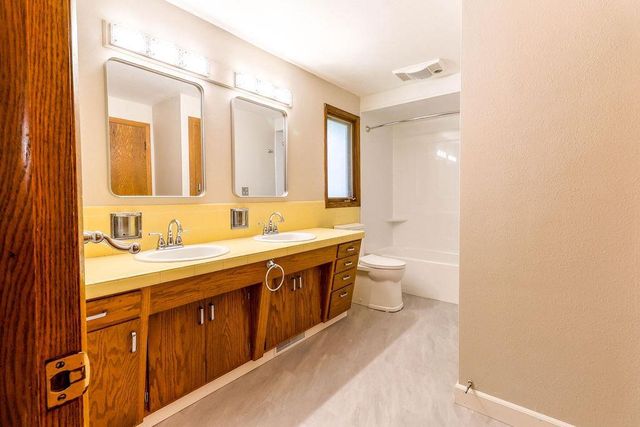 1913 N OUTAGAMIE STREET, Appleton, WI 54914