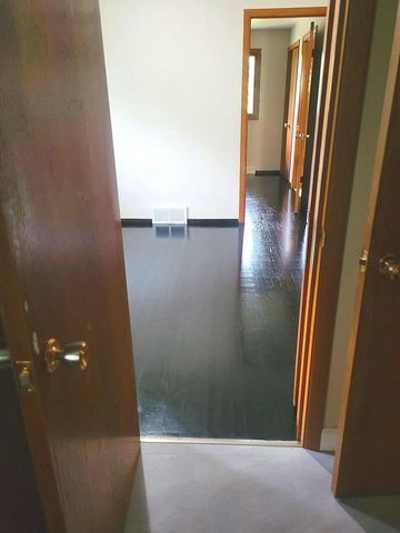 1913 N OUTAGAMIE STREET, Appleton, WI 54914