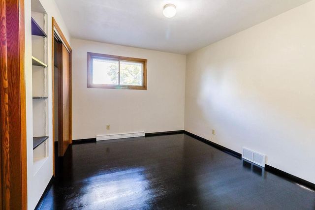 1913 N OUTAGAMIE STREET, Appleton, WI 54914