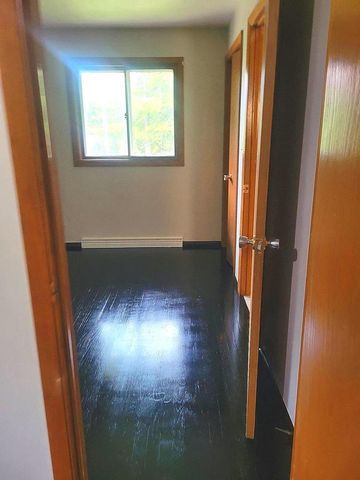 1913 N OUTAGAMIE STREET, Appleton, WI 54914