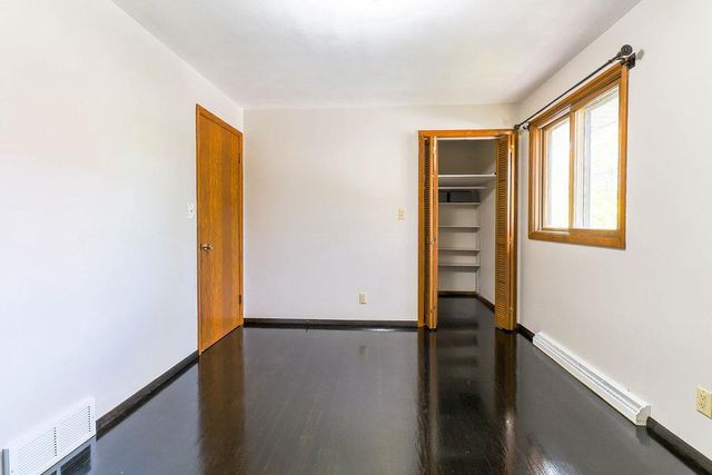 1913 N OUTAGAMIE STREET, Appleton, WI 54914