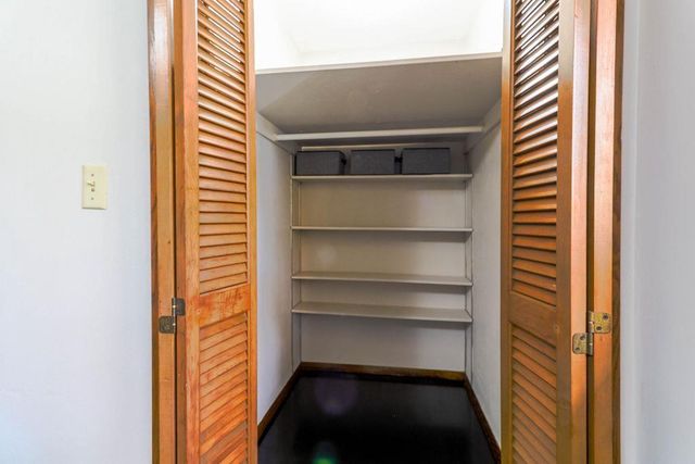 1913 N OUTAGAMIE STREET, Appleton, WI 54914