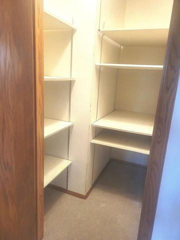 1913 N OUTAGAMIE STREET, Appleton, WI 54914