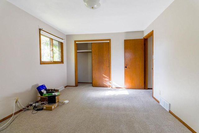 1913 N OUTAGAMIE STREET, Appleton, WI 54914