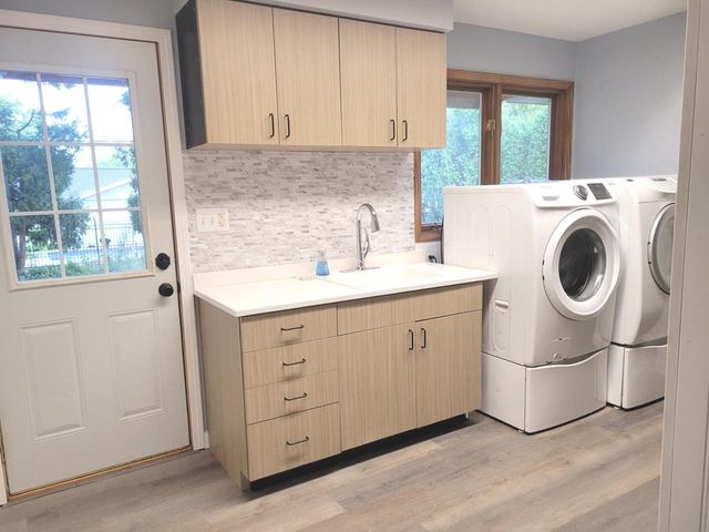 1913 N OUTAGAMIE STREET, Appleton, WI 54914