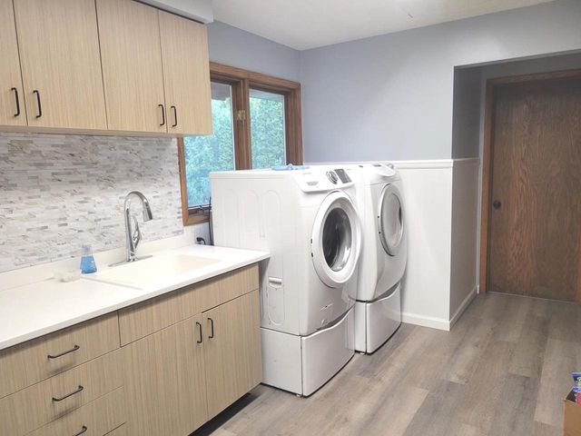 1913 N OUTAGAMIE STREET, Appleton, WI 54914