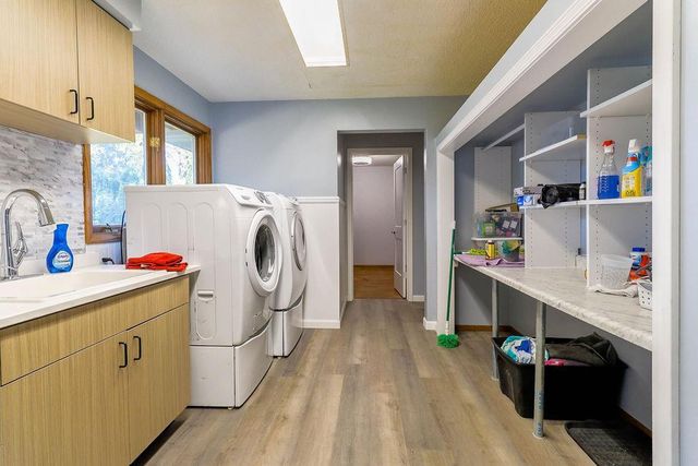 1913 N OUTAGAMIE STREET, Appleton, WI 54914