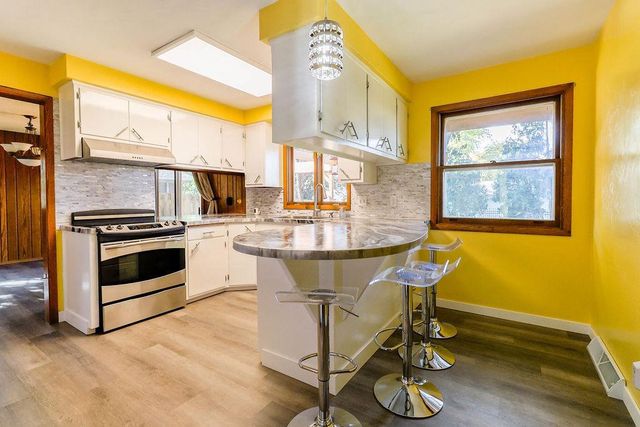 1913 N OUTAGAMIE STREET, Appleton, WI 54914