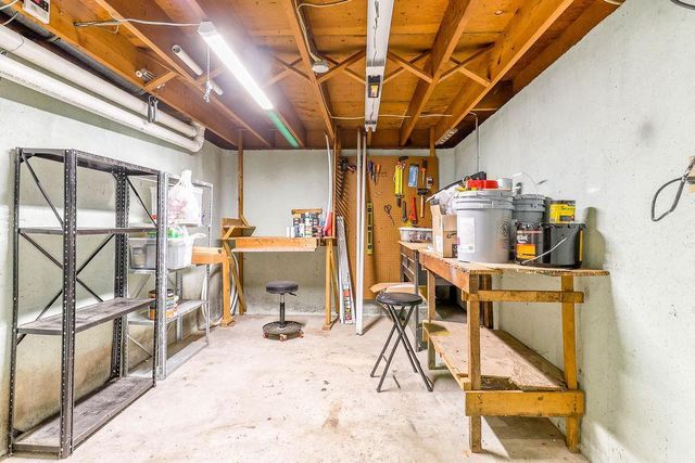 1913 N OUTAGAMIE STREET, Appleton, WI 54914