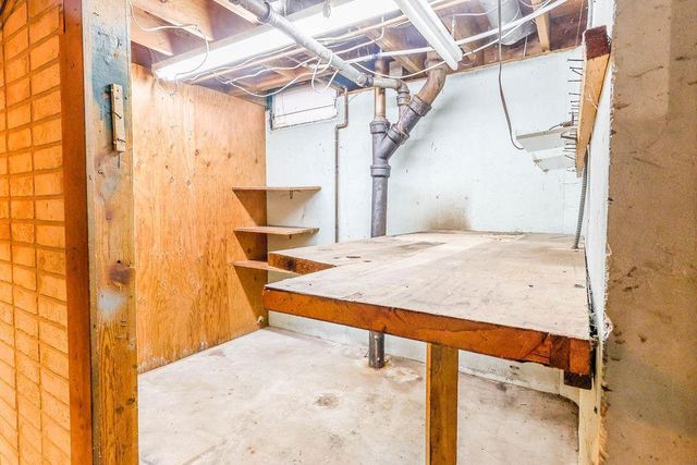 1913 N OUTAGAMIE STREET, Appleton, WI 54914