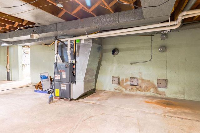 1913 N OUTAGAMIE STREET, Appleton, WI 54914