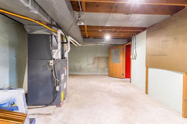 1913 N OUTAGAMIE STREET, Appleton, WI 54914