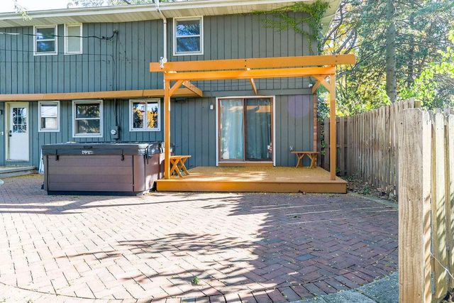 1913 N OUTAGAMIE STREET, Appleton, WI 54914