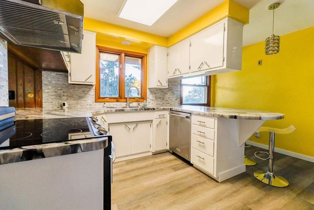 1913 N OUTAGAMIE STREET, Appleton, WI 54914