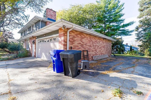 1913 N OUTAGAMIE STREET, Appleton, WI 54914