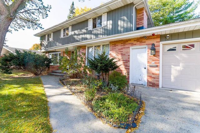 1913 N OUTAGAMIE STREET, Appleton, WI 54914