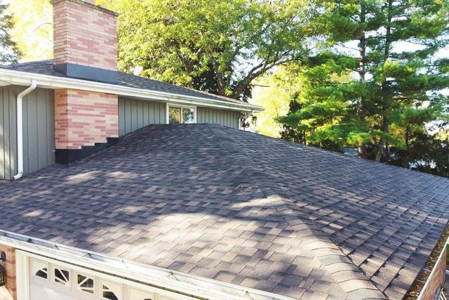 1913 N OUTAGAMIE STREET, Appleton, WI 54914