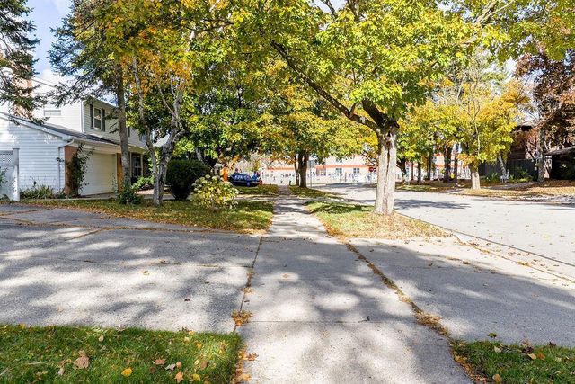 1913 N OUTAGAMIE STREET, Appleton, WI 54914