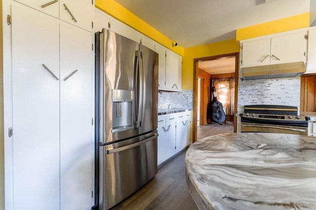 1913 N OUTAGAMIE STREET, Appleton, WI 54914