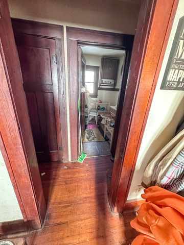 1740 E 21st Street, Des Moines, IA 50317