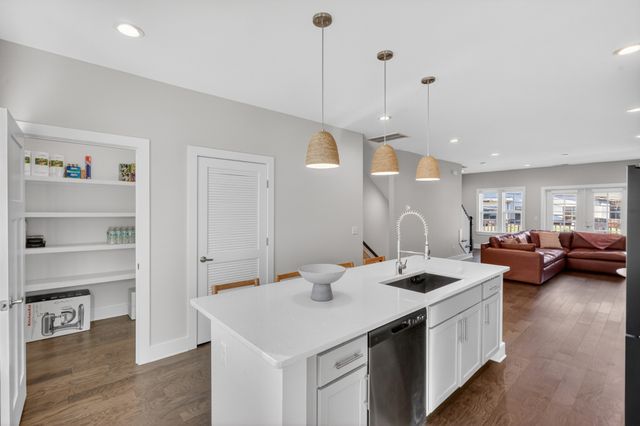 6719 Charlotte Pike Apt 3, Nashville, TN 37209