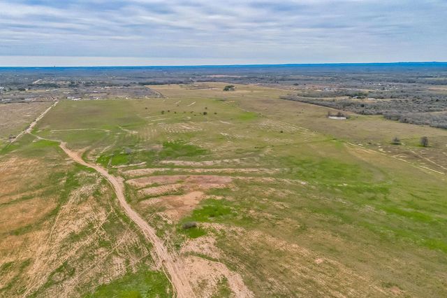 000 Callihan RD, Luling, TX 78648