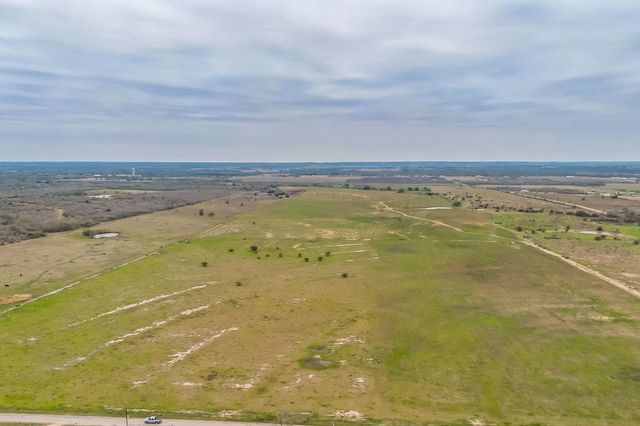 000 Callihan RD, Luling, TX 78648