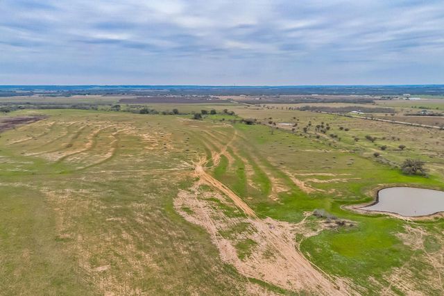 000 Callihan RD, Luling, TX 78648