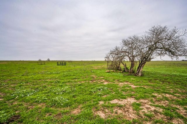 000 Callihan RD, Luling, TX 78648