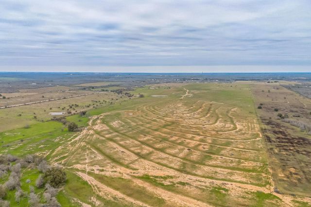 000 Callihan RD, Luling, TX 78648